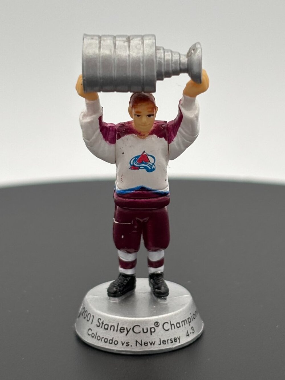 2001 Colorado Avalanche Stanley Cup Champions Mini Figure